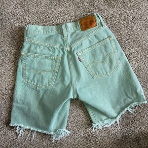 Womens 501 Levi Shorts. Size 24